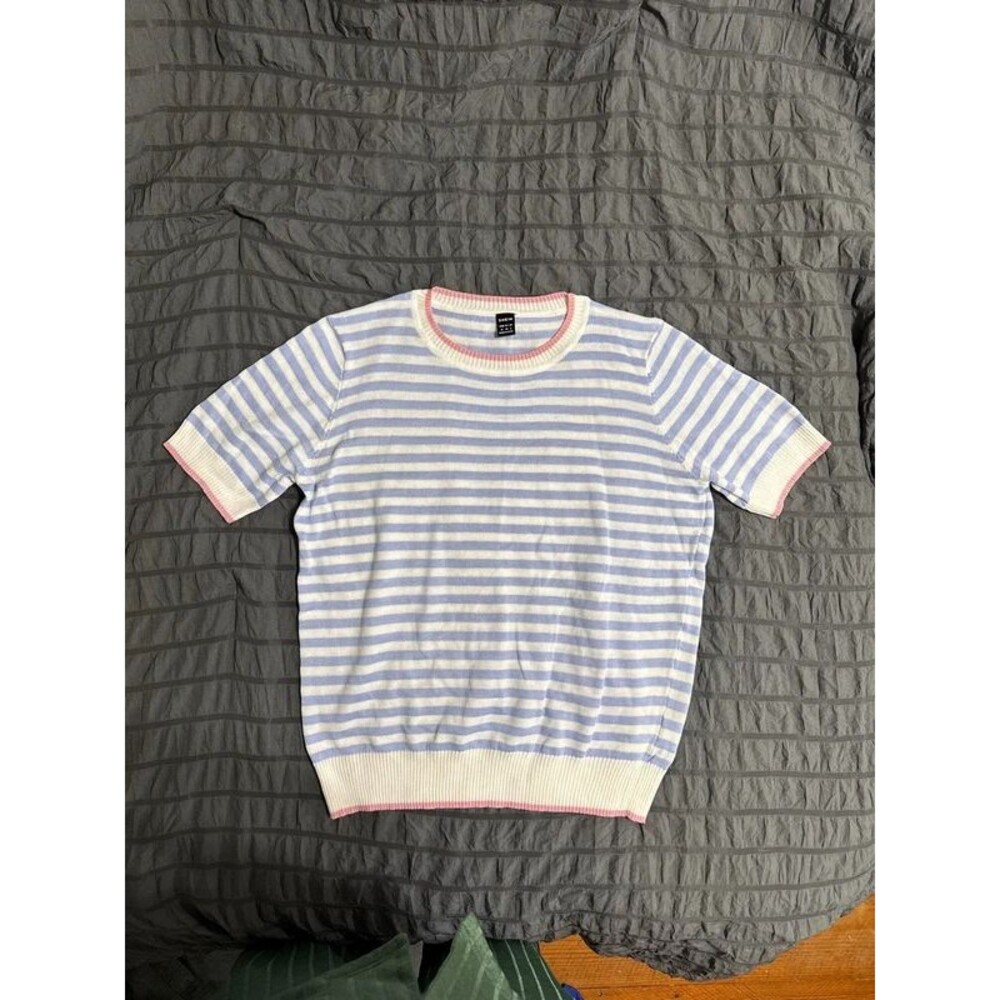 Short sleeve stripe sweater